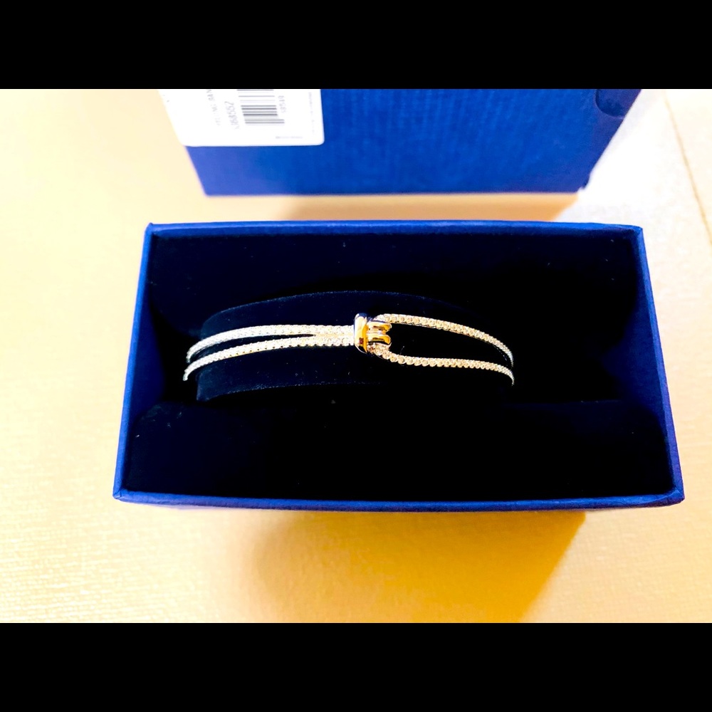 ❌SOLD❌Swarovski Bangle